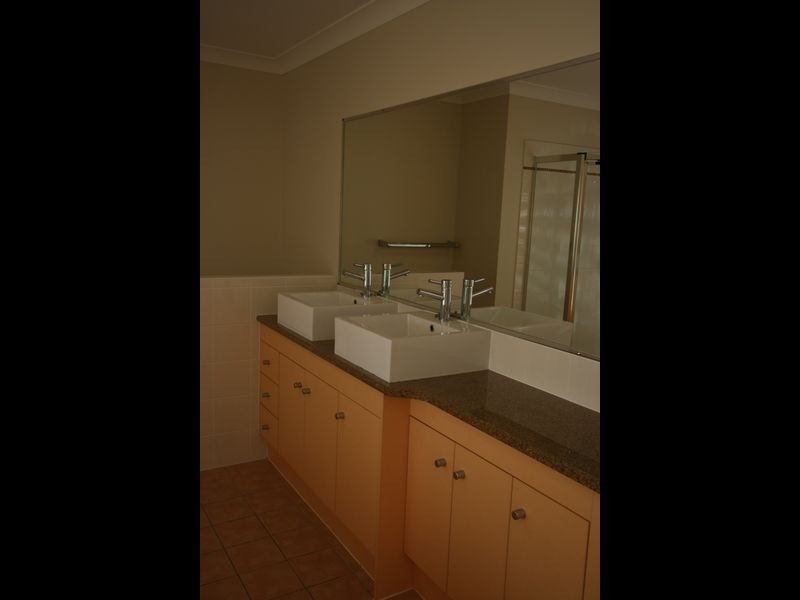 43 Parkwood Drive, Heathwood QLD 4110