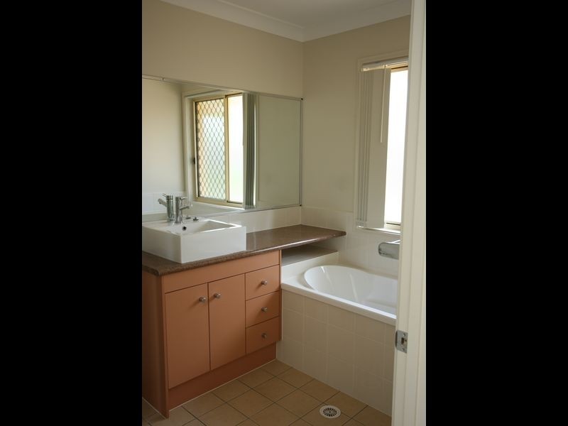 43 Parkwood Drive, Heathwood QLD 4110