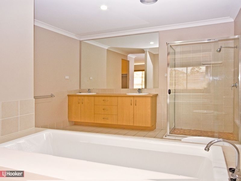 4 Grampians Close, Forest Lake QLD 4078
