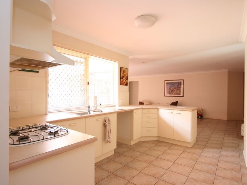 4 Tasman Place, Forest Lake QLD 4078