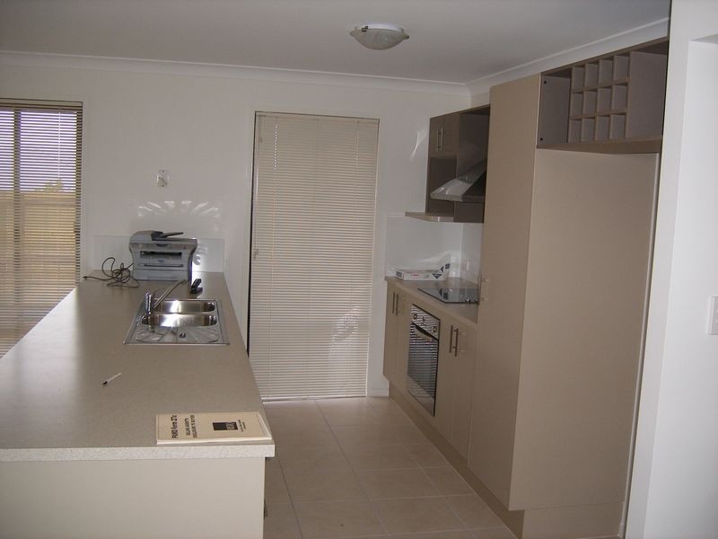 1 Highland Place, Forest Lake QLD 4078