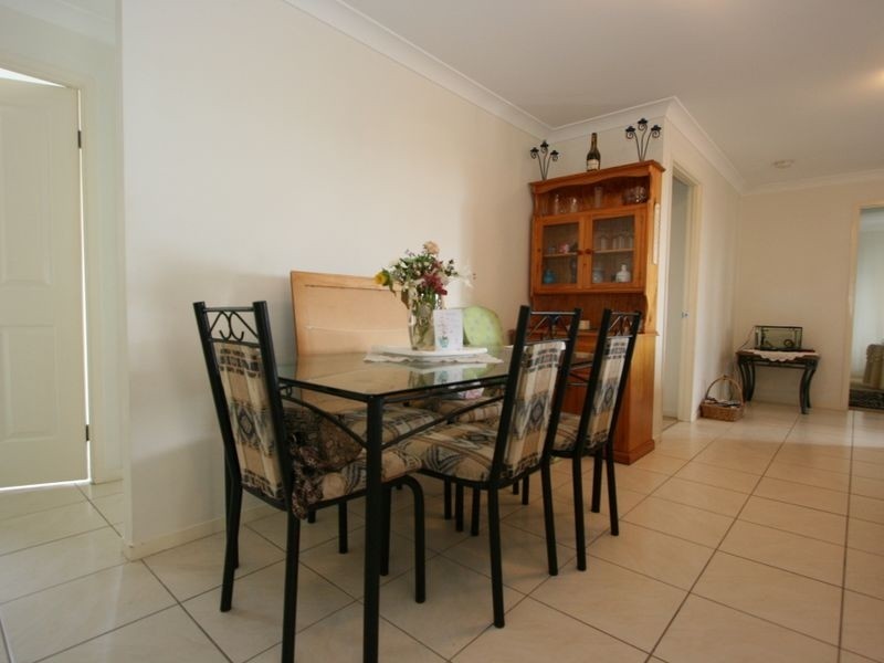 1 Highland Place, Forest Lake QLD 4078