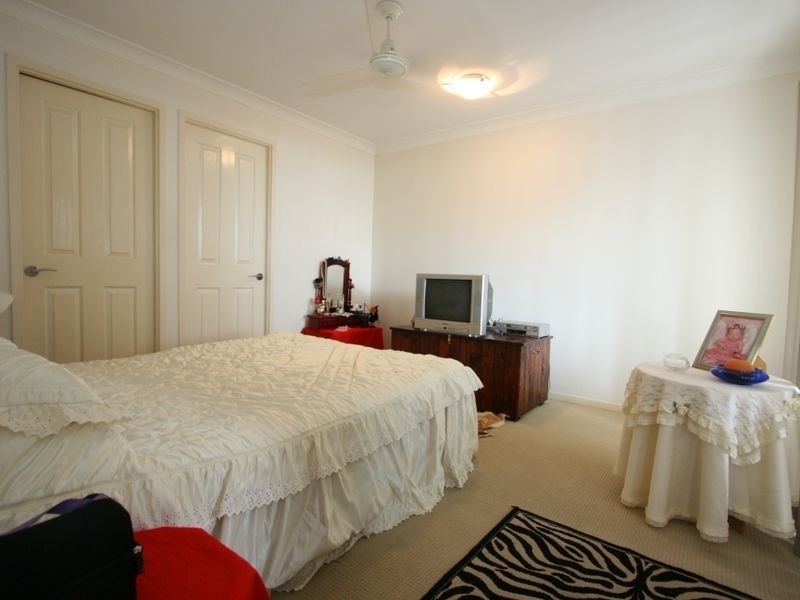 1 Highland Place, Forest Lake QLD 4078