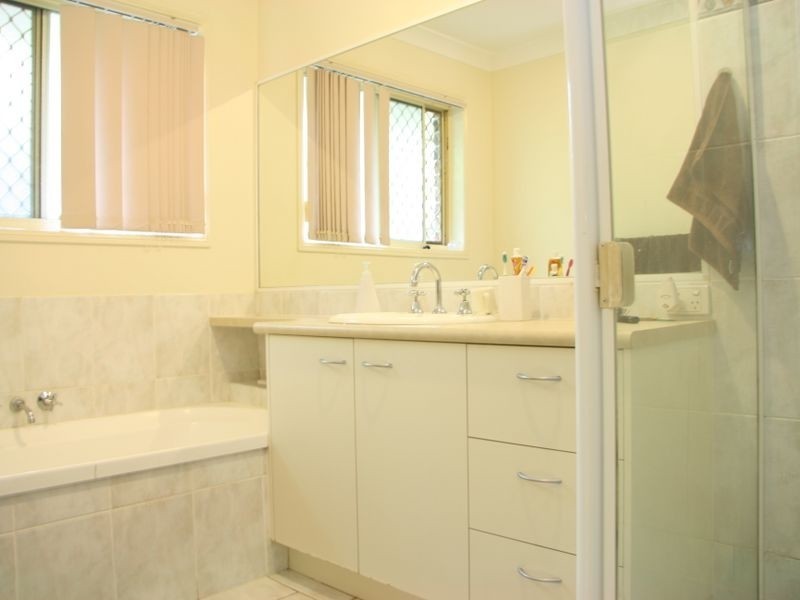 17 Oxley Place, Forest Lake QLD 4078