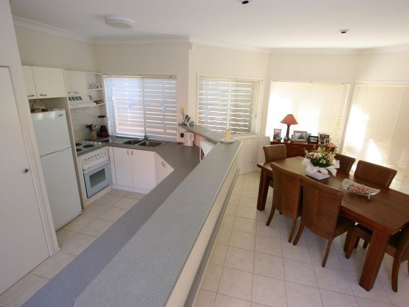 8 Pinaster Place, Forest Lake QLD 4078