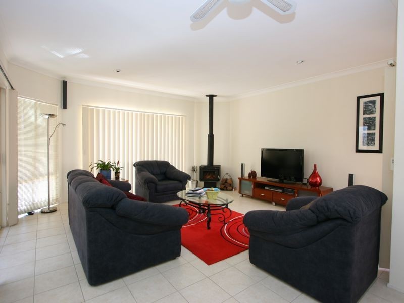 8 Pinaster Place, Forest Lake QLD 4078