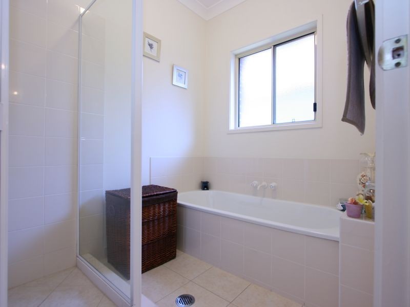 8 Pinaster Place, Forest Lake QLD 4078