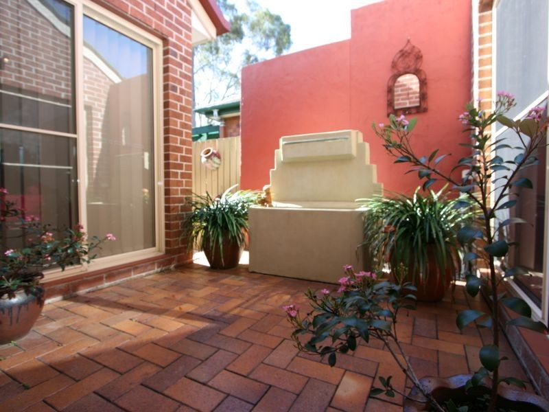 8 Pinaster Place, Forest Lake QLD 4078