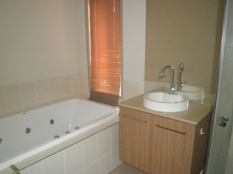 33 Hawthorne Street, Forest Lake QLD 4078