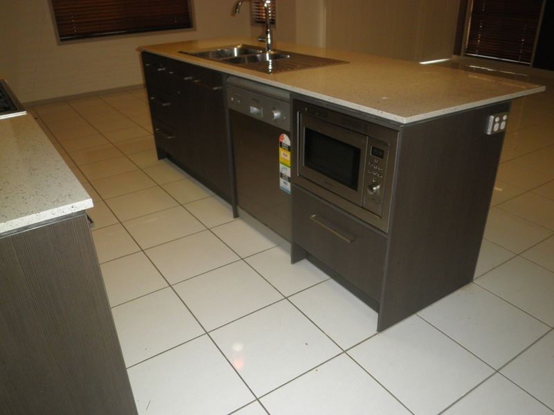 33 Hawthorne Street, Forest Lake QLD 4078