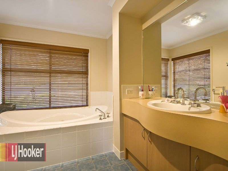 1 Camberwell Place, Forest Lake QLD 4078