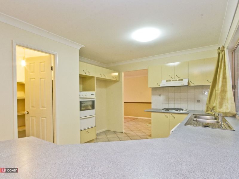 5 Scarlet Place, Forest Lake QLD 4078