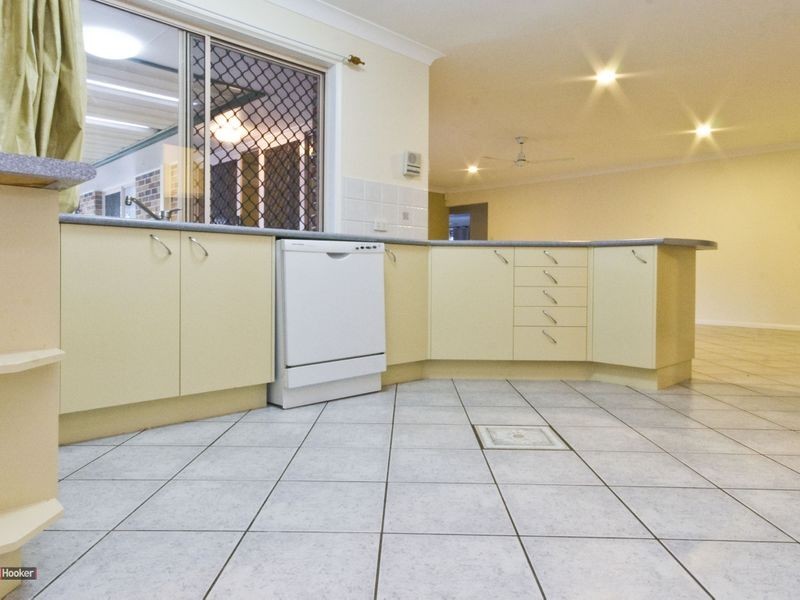 5 Scarlet Place, Forest Lake QLD 4078