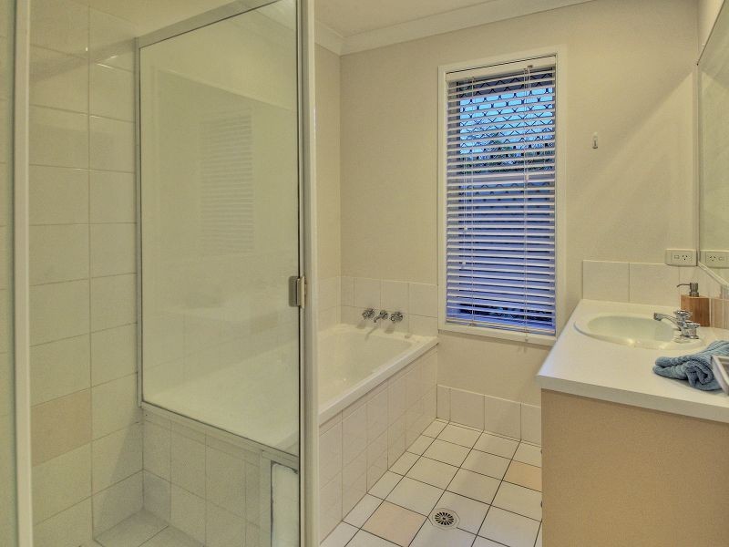 10 Serrata Circuit, Forest Lake QLD 4078