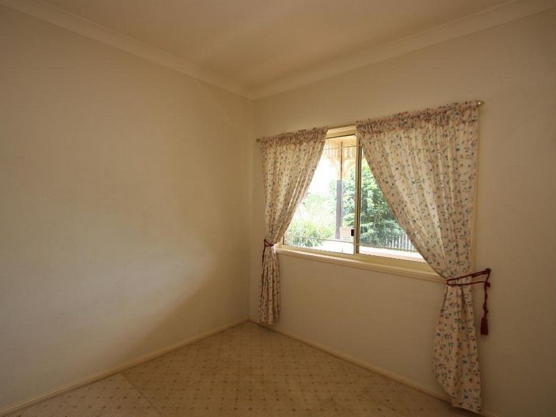 8 Barrier Place, Forest Lake QLD 4078