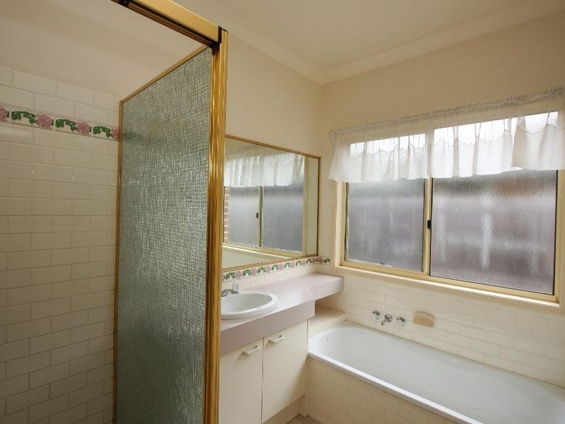 8 Barrier Place, Forest Lake QLD 4078