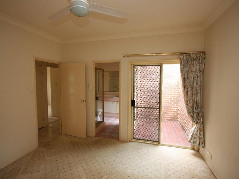 8 Barrier Place, Forest Lake QLD 4078