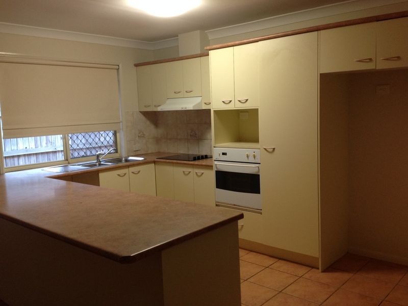 33 Centennial Way, Forest Lake QLD 4078