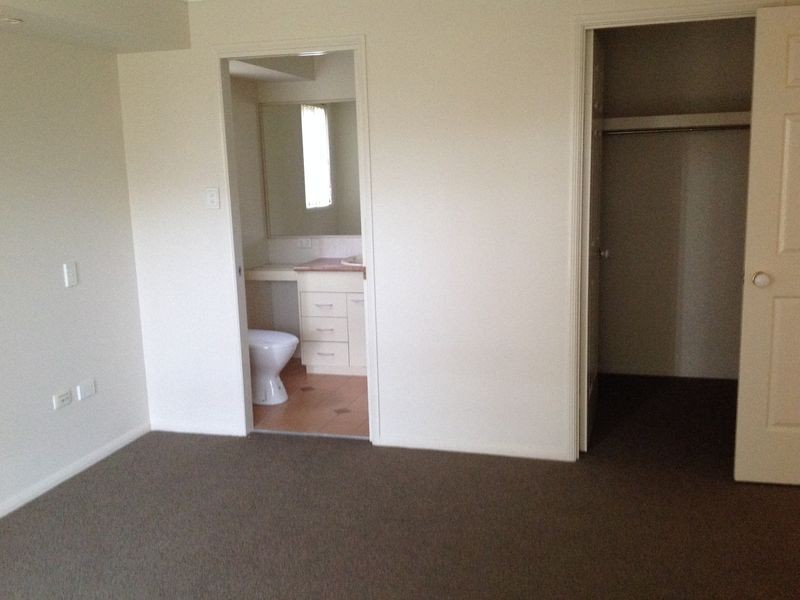 33 Centennial Way, Forest Lake QLD 4078