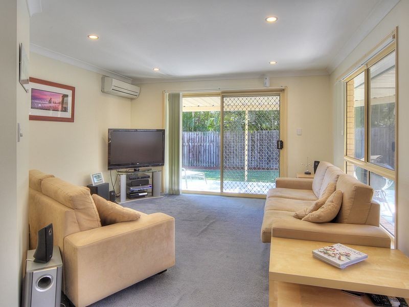 32 Clarendon Circuit, Forest Lake QLD 4078