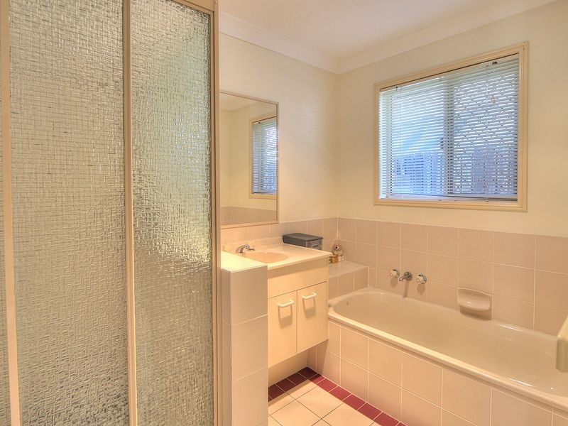 32 Clarendon Circuit, Forest Lake QLD 4078