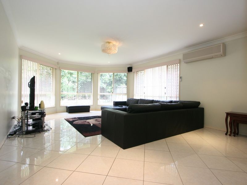 16 St James Street, Forest Lake QLD 4078