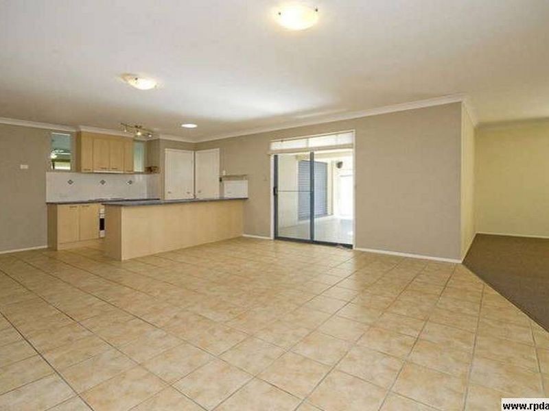 5 Taylor Place, Forest Lake QLD 4078