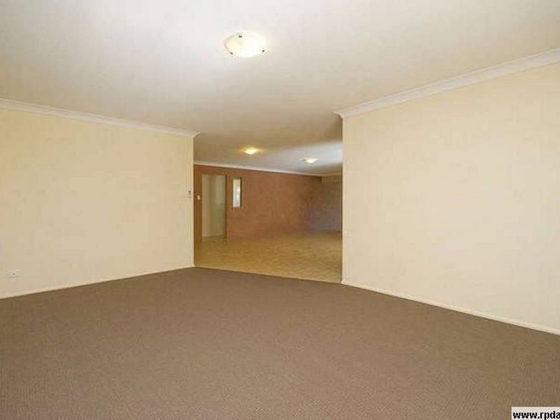 5 Taylor Place, Forest Lake QLD 4078