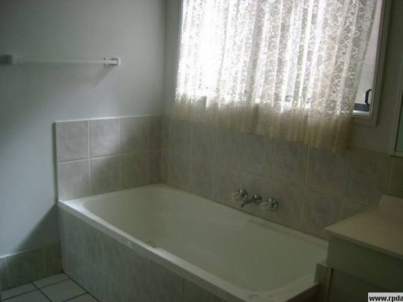 8 Stanford Place, Forest Lake QLD 4078