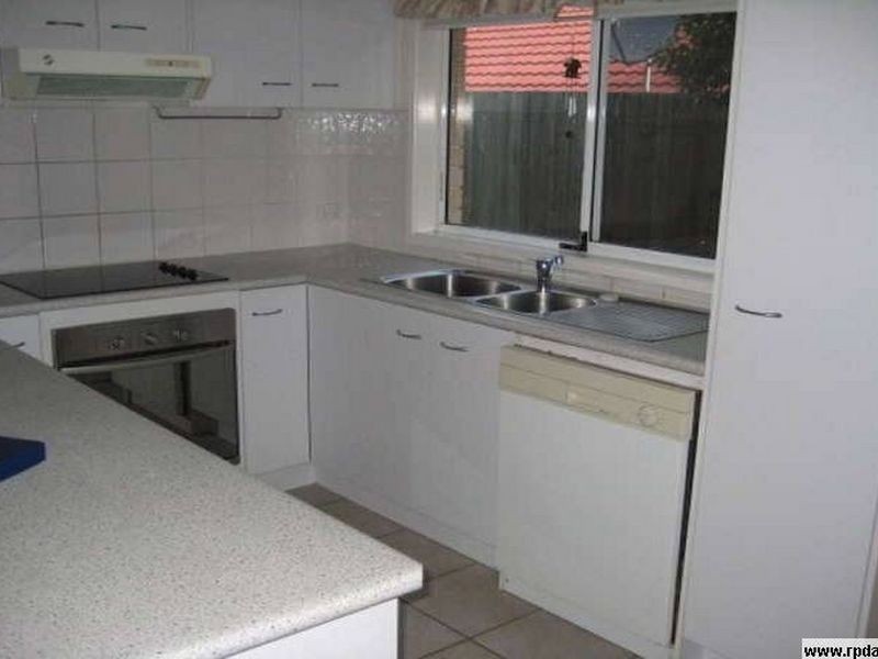 16 Fraser Place, Forest Lake QLD 4078