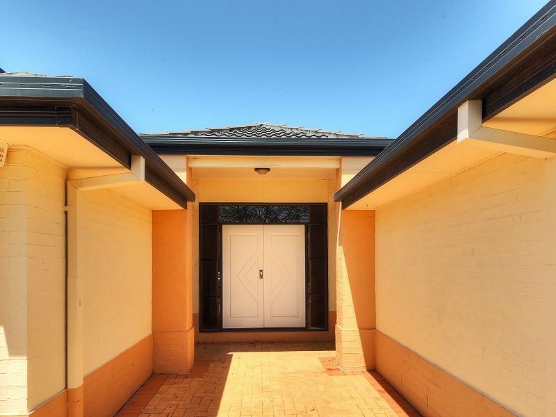 18 Ascot Avenue, Forest Lake QLD 4078