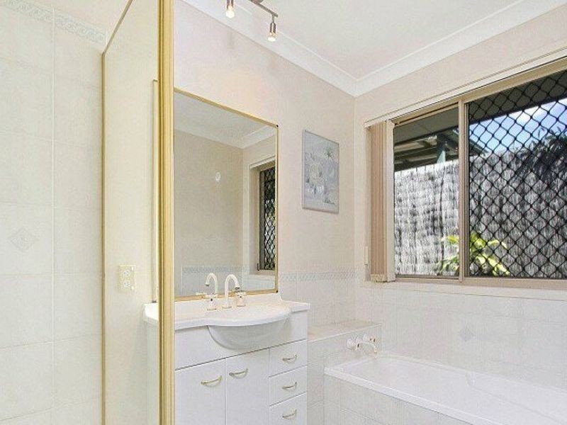 50 Regency Drive, Regents Park QLD 4118