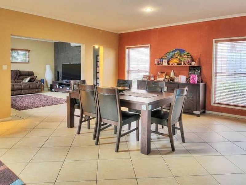 20 Mapleton Crescent, Forest Lake QLD 4078