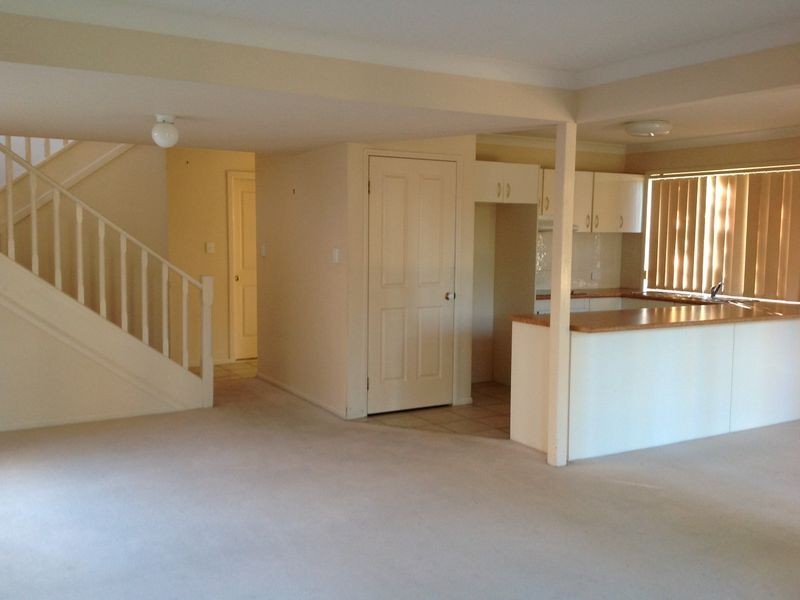 2 Chestnut Place, Forest Lake QLD 4078