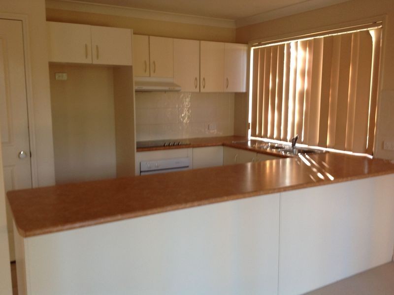 2 Chestnut Place, Forest Lake QLD 4078