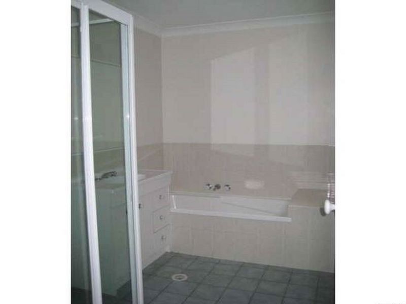 19 Lakeside Crescent, Forest Lake QLD 4078