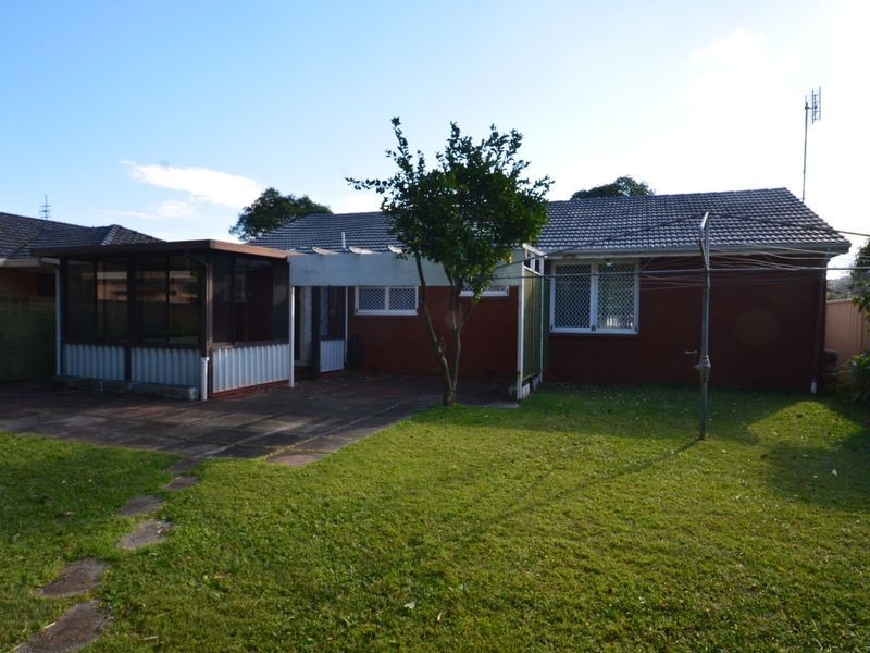 12 Norma Crescent, Woy Woy NSW 2256