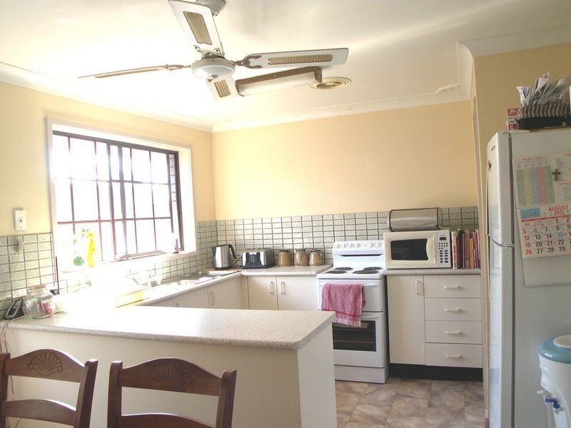 24 Honeysuckle Street, Umina Beach NSW 2257