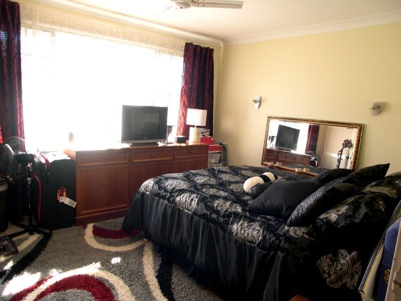 24 Honeysuckle Street, Umina Beach NSW 2257