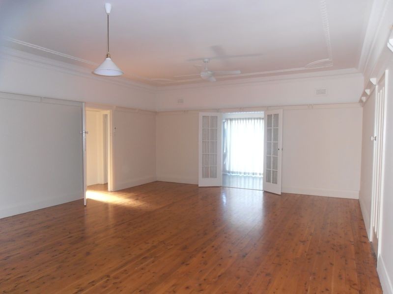 10 Oak St, Blackwall NSW 2256