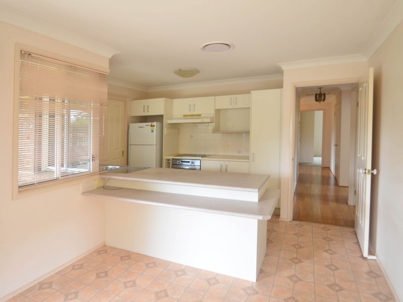 12 Oxley Place, Point Clare NSW 2250