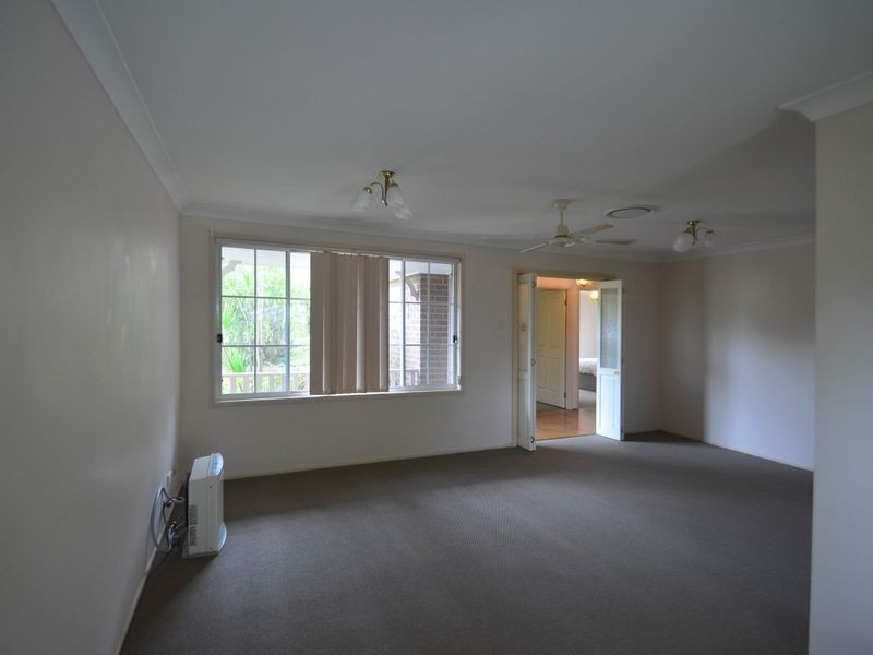 12 Oxley Place, Point Clare NSW 2250