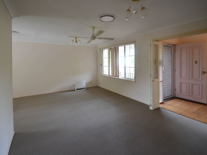 12 Oxley Place, Point Clare NSW 2250