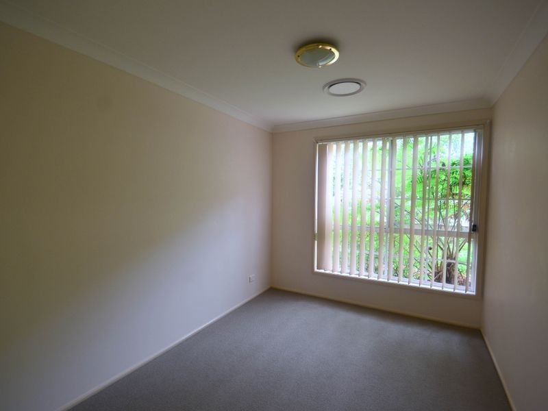 12 Oxley Place, Point Clare NSW 2250