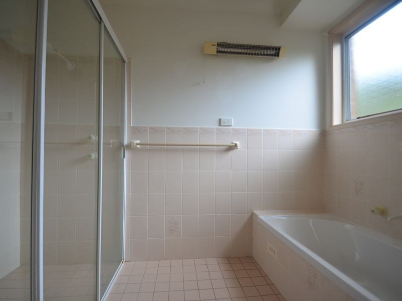 12 Oxley Place, Point Clare NSW 2250