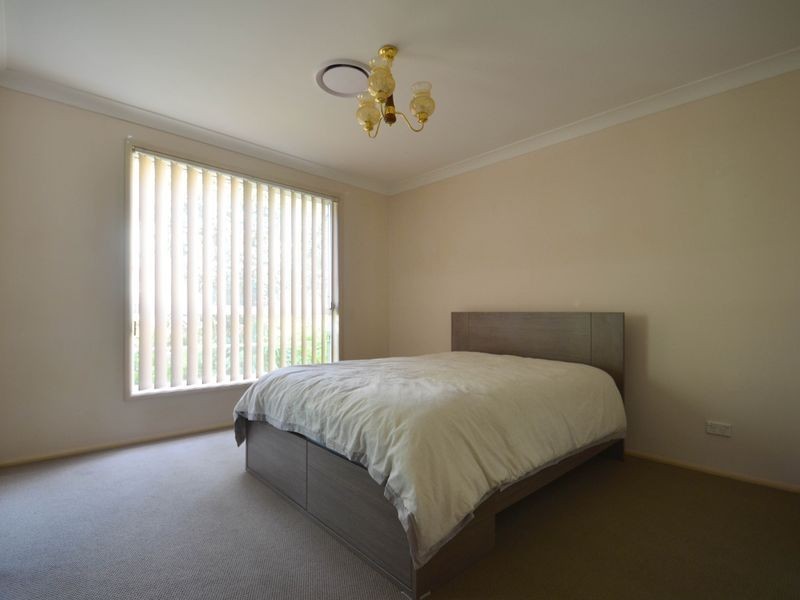 12 Oxley Place, Point Clare NSW 2250