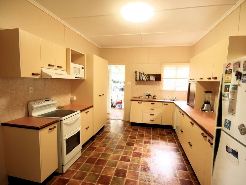 30 Broadmere Street, Annerley QLD 4103