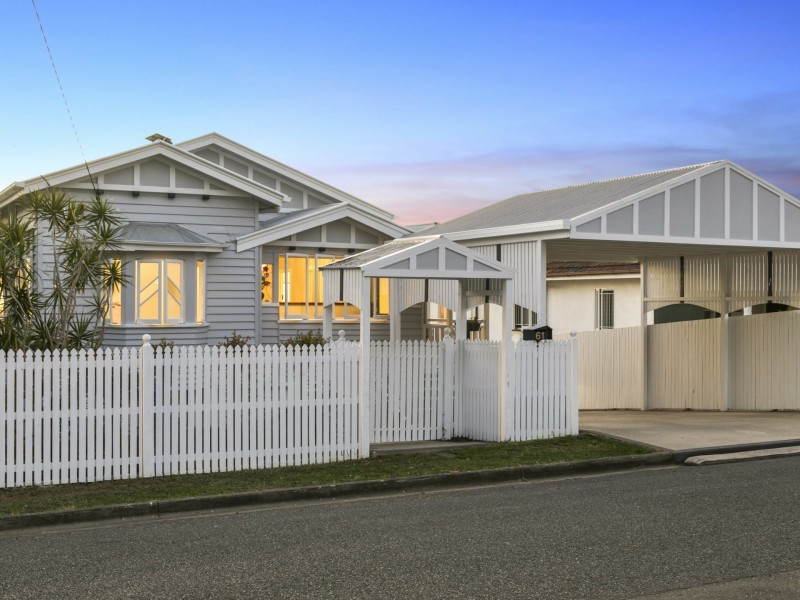 61 Newcastle Street, Fairfield QLD 4103