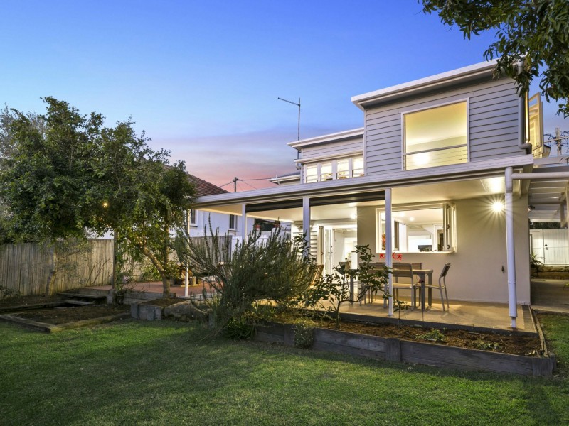 61 Newcastle Street, Fairfield QLD 4103