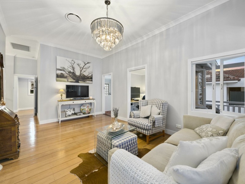 61 Newcastle Street, Fairfield QLD 4103